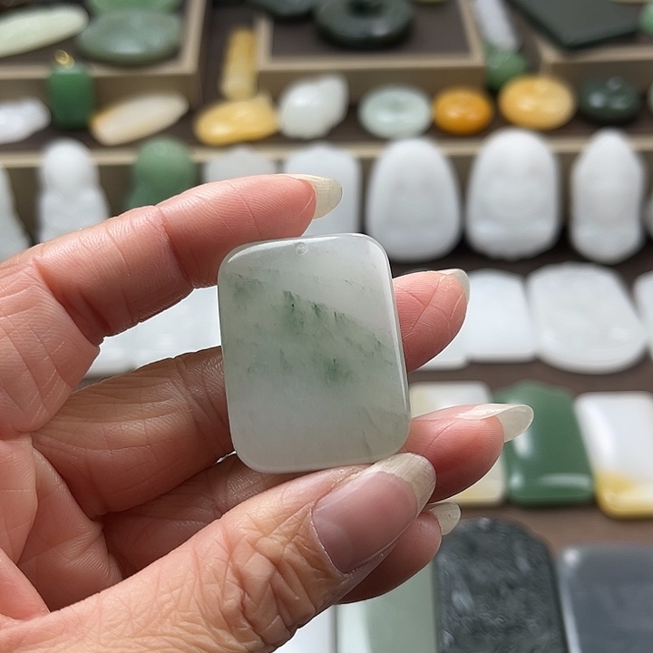 石英质玉（金丝玉）未镶嵌颈饰