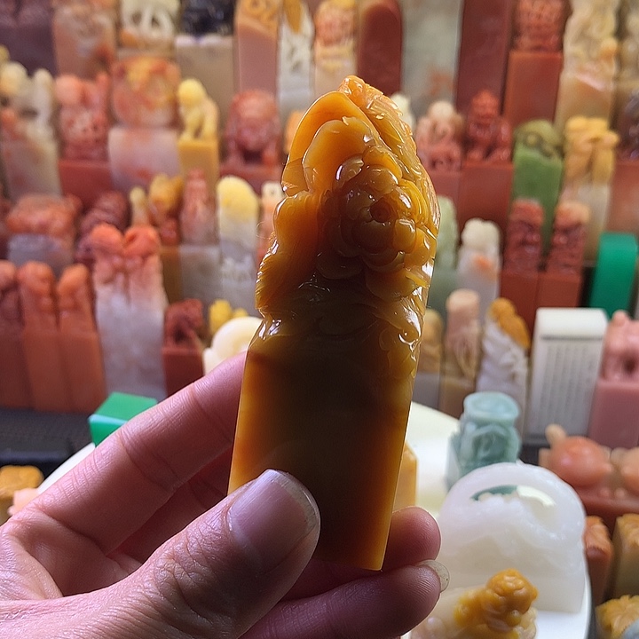 寿山石印石北部黄喜上眉梢