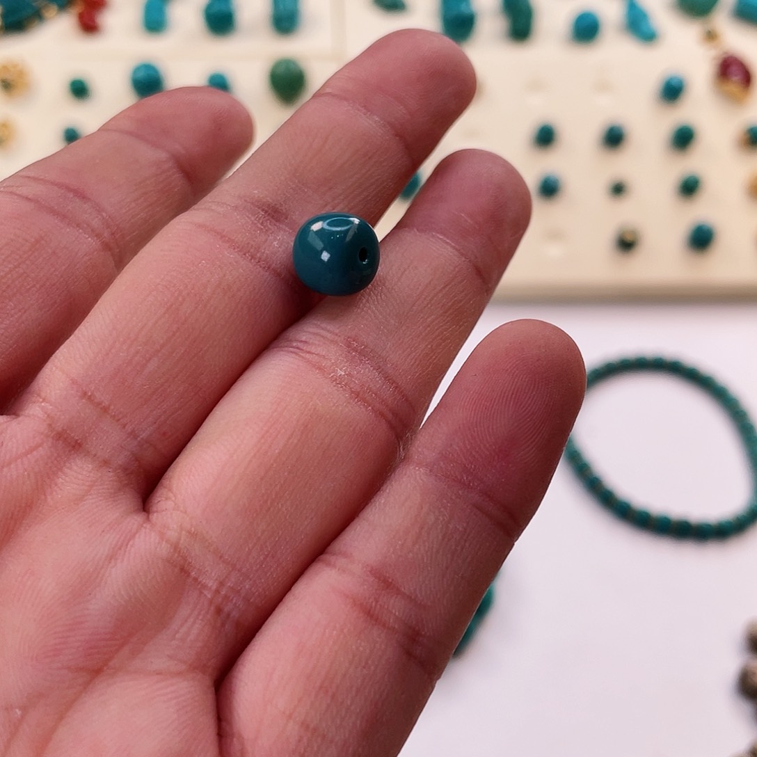 绿松石颈饰未镶嵌