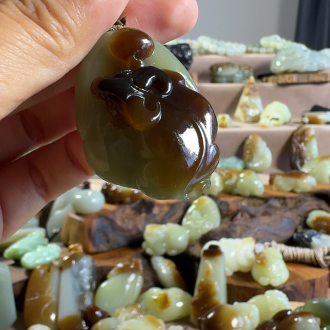 颈饰未镶嵌和田玉（糖玉）