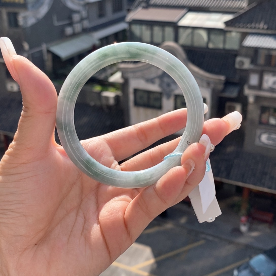 翡翠手镯未镶嵌58圈口