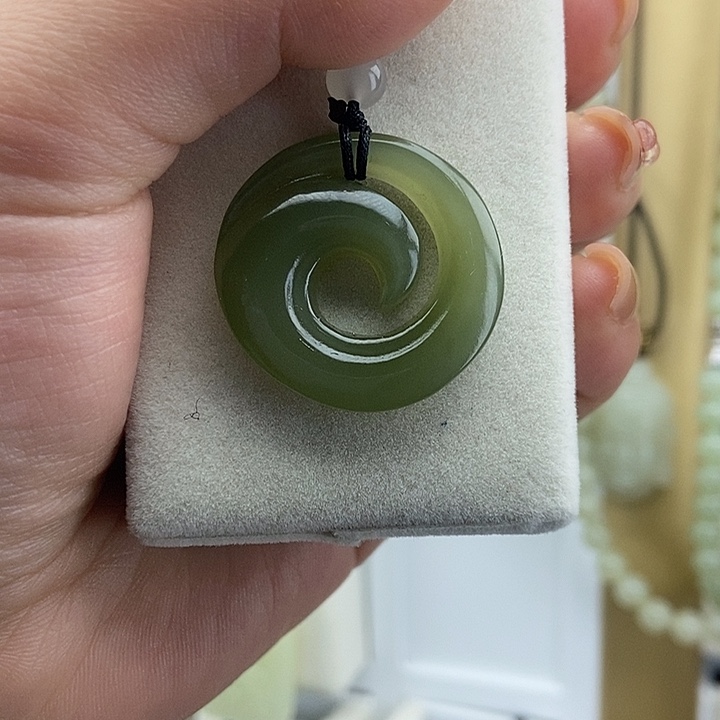 沙***液和田玉未镶嵌颈饰