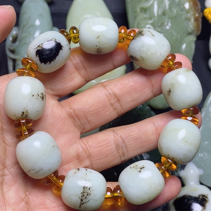 和田玉颈饰未镶嵌