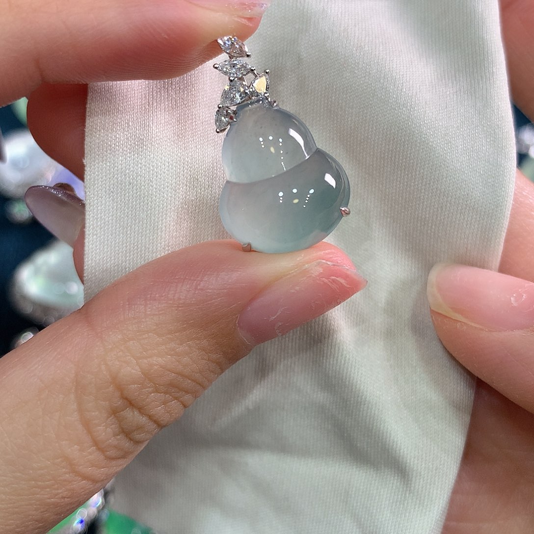 翡翠颈饰18K金镶嵌葫芦