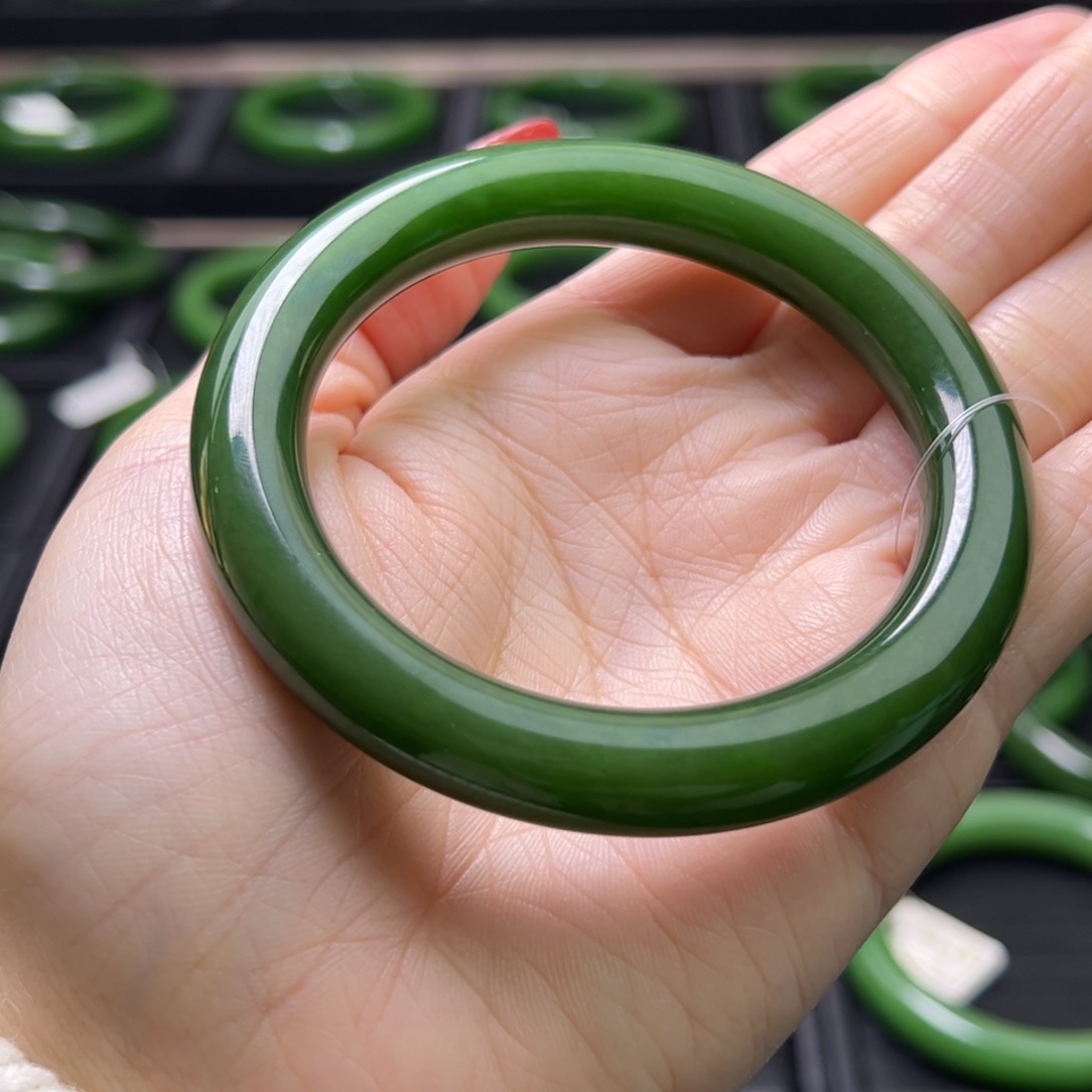 和田玉（碧玉）未镶嵌手镯