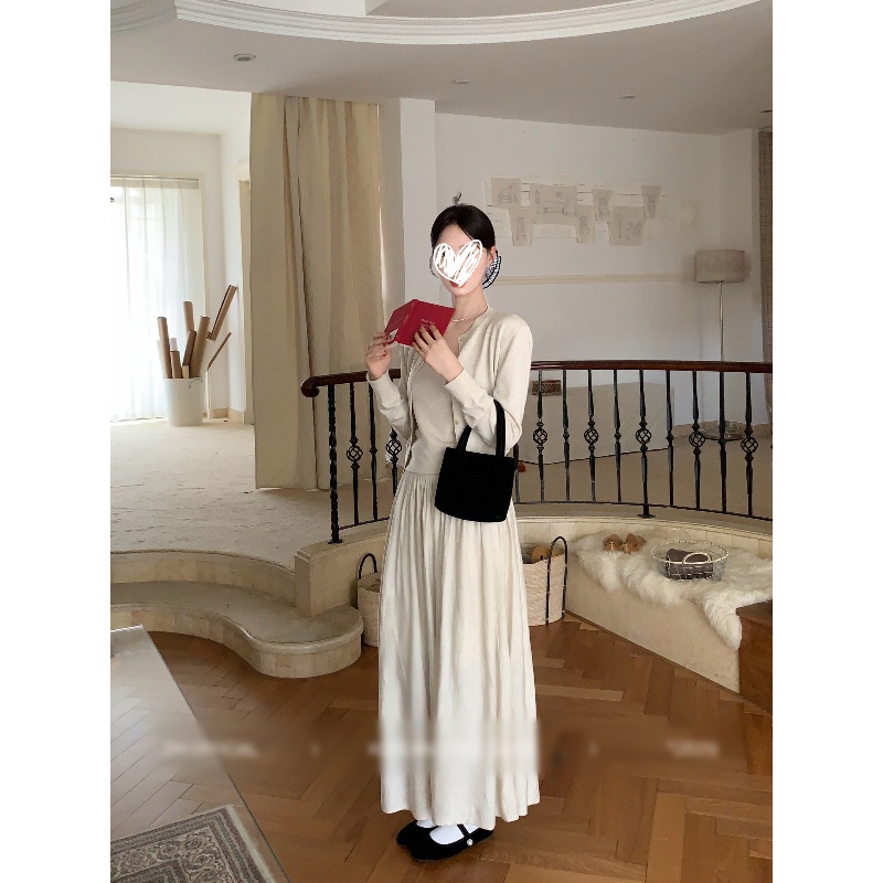 简约圆领开衫+内搭吊带+褶皱高腰长裙半身裙三件套女秋套装01021