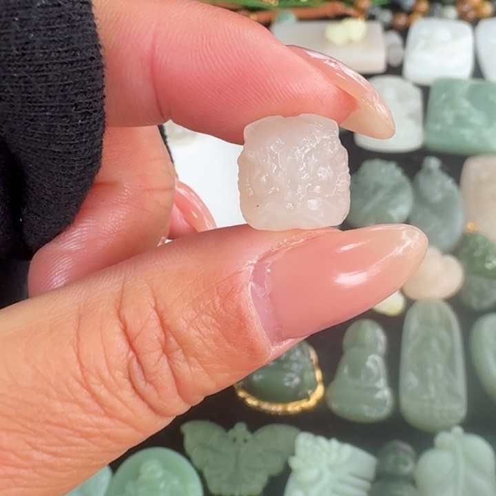 和田玉未镶嵌颈饰荣浩