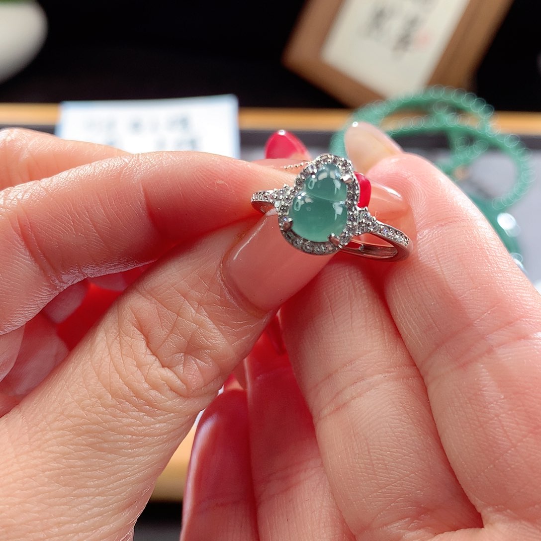 翡翠手镯（圆镯）未镶嵌