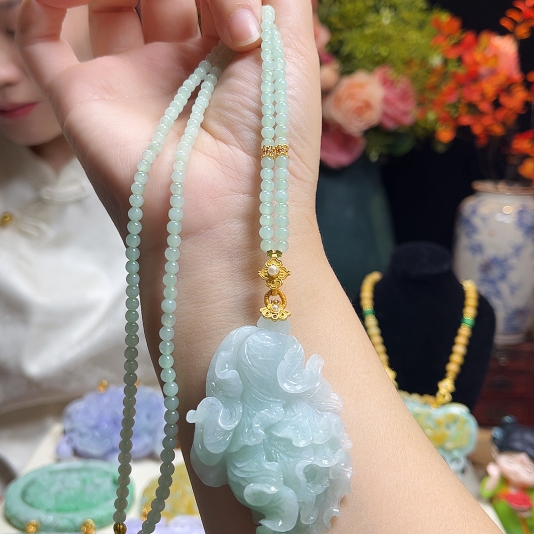 翡翠颈饰未镶嵌冰绿白菜