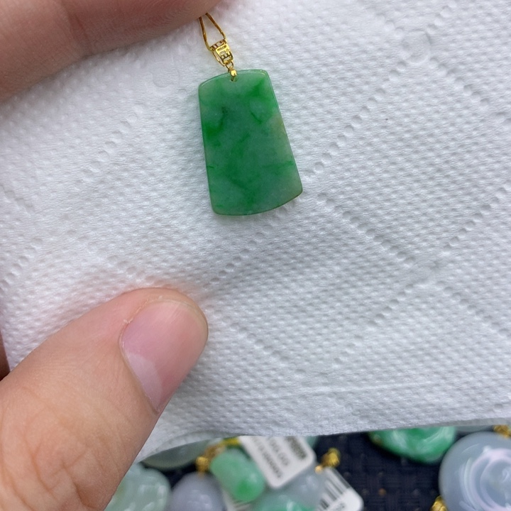 颈饰18K金镶嵌翡翠