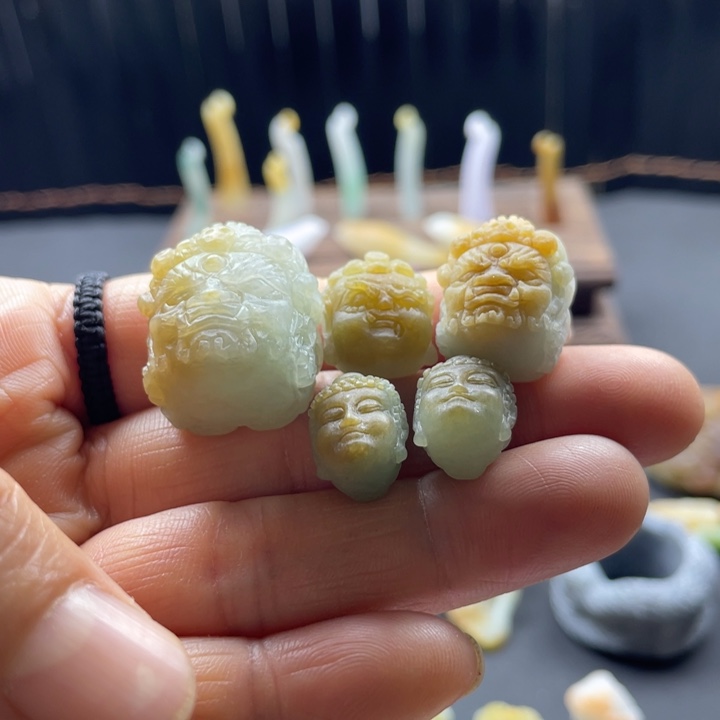 定制翡翠未镶嵌阿**莫