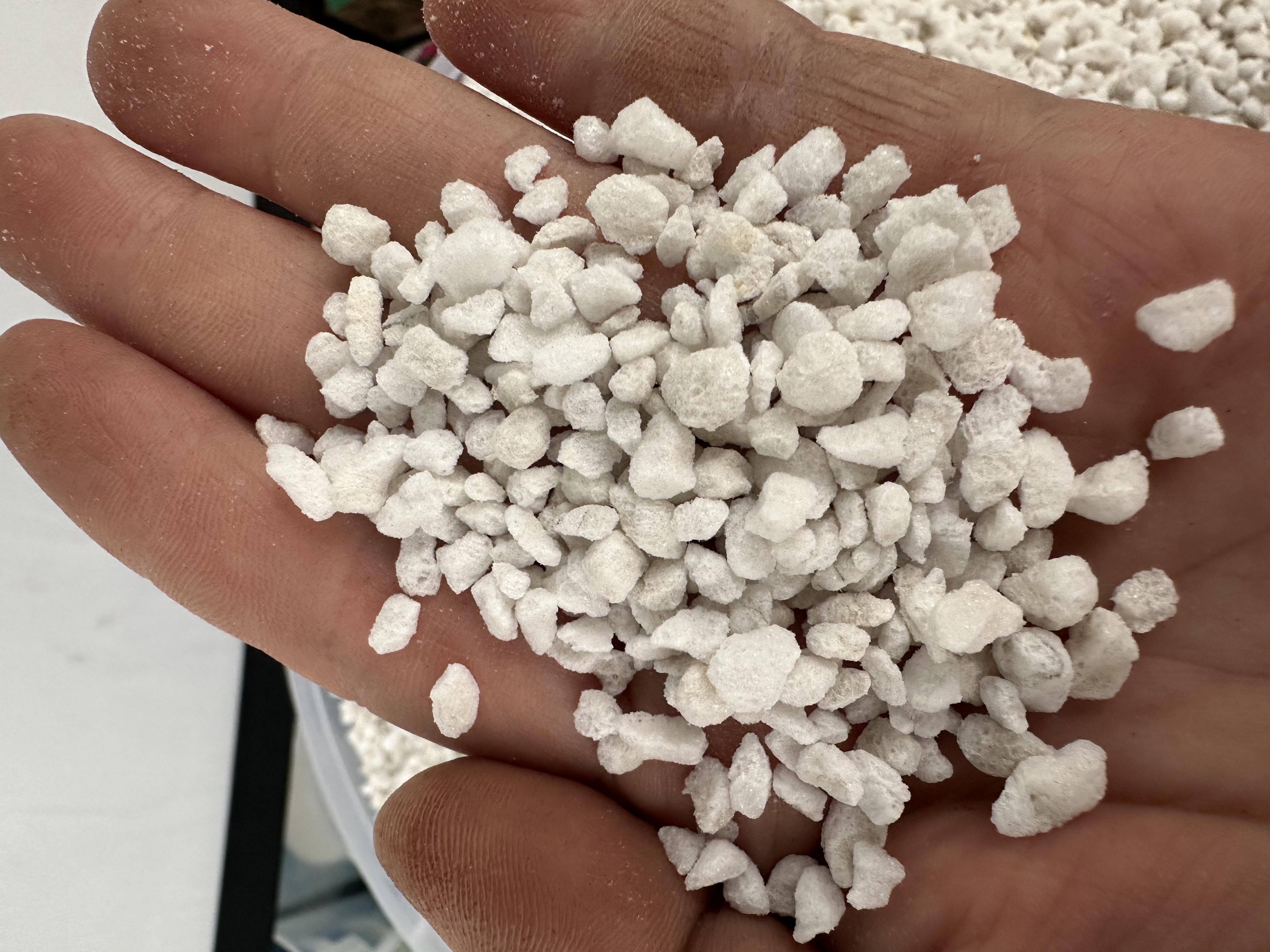 大颗粒珍珠岩疏散土壤防止土壤板结