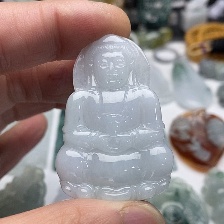 翡翠未镶嵌颈饰观音