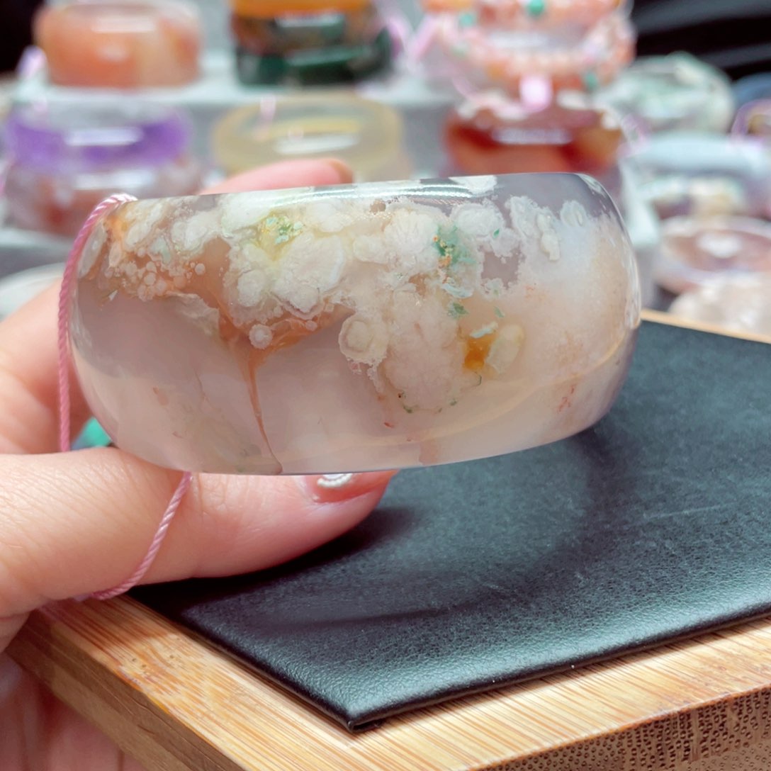 玛瑙/玉髓手镯未镶嵌缘66