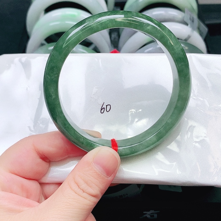 翡翠未镶嵌手镯404