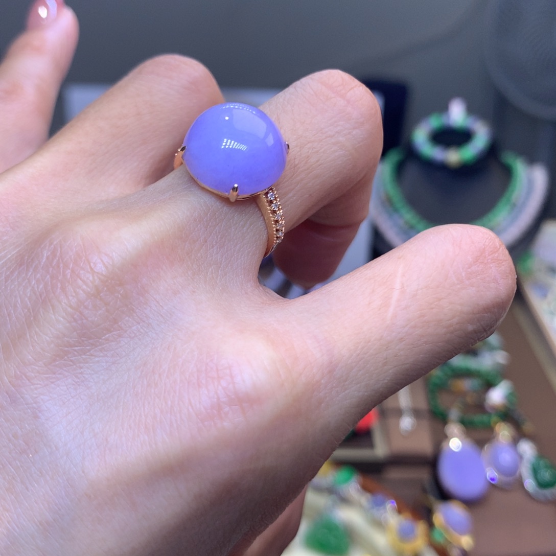 妍***色翡翠18K金镶嵌颈饰翡翠