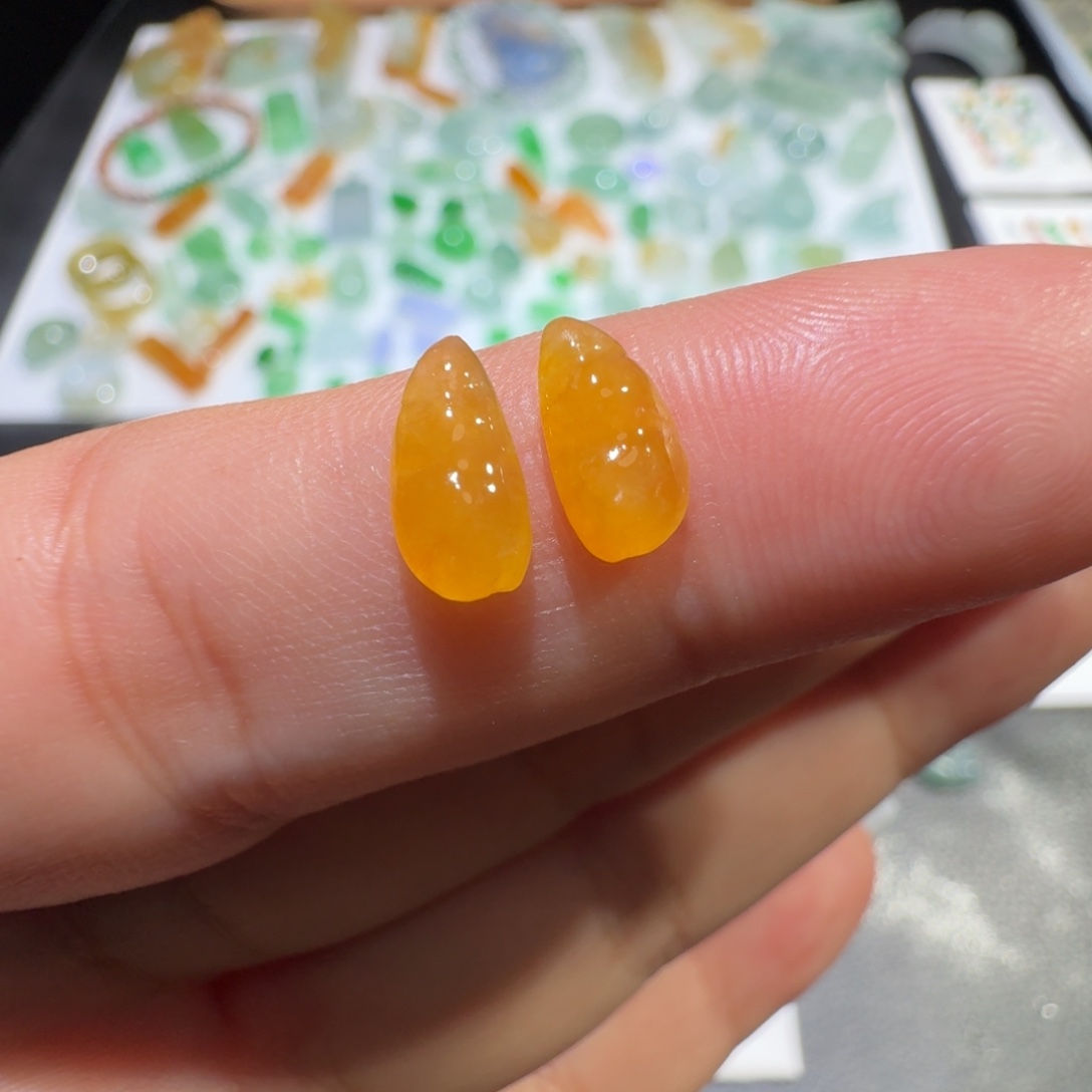 未镶嵌定制翡翠冰黄一对金豆豆
