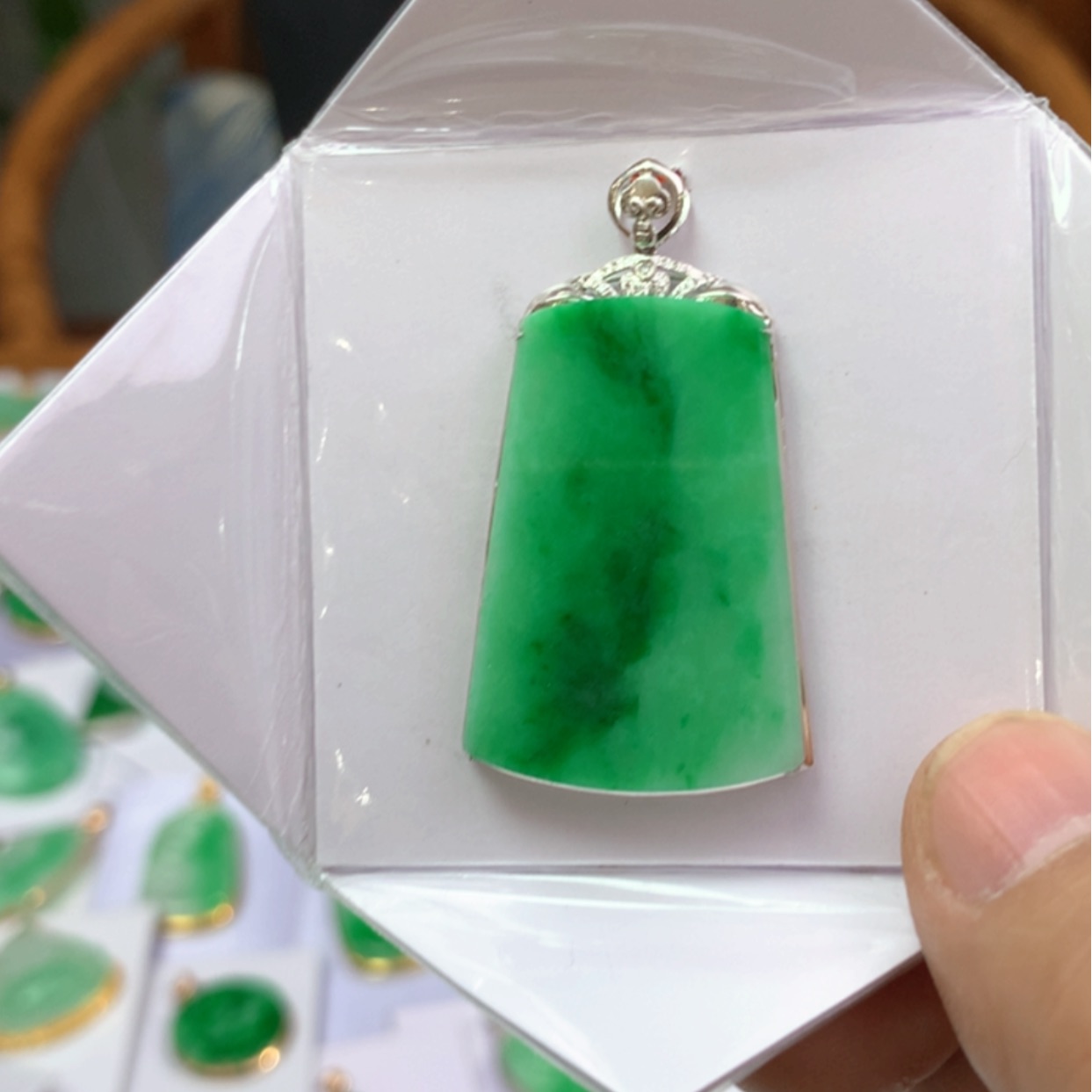 【闪购商品】翡翠颈饰18K金镶嵌翡翠