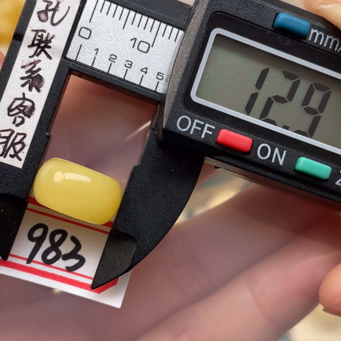 蜜蜡裸石未镶嵌哆*子蜜蜡