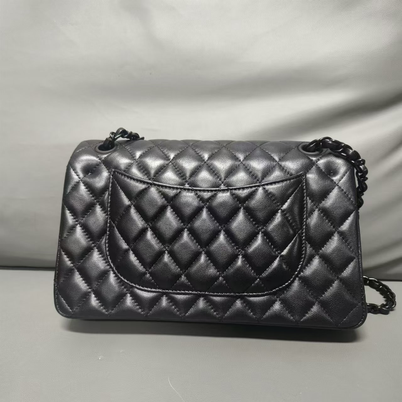 YNPO24年秋冬新款重工链条菱格链 条斜挎羊 纯黑色1