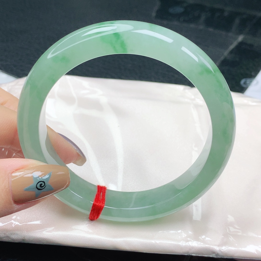 翡翠未镶嵌手镯翡翠56.0冰种冰果绿飘花正圈