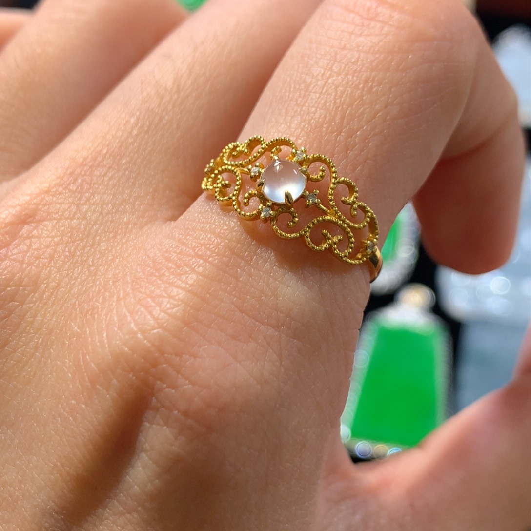 翡翠18K金镶嵌戒指蛋面