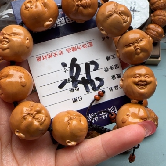 吊坠桃核橄榄雕工艺的