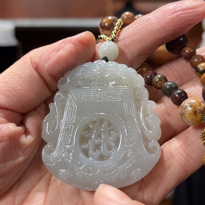 吊坠(赠链)未镶嵌和田玉（碧玉）