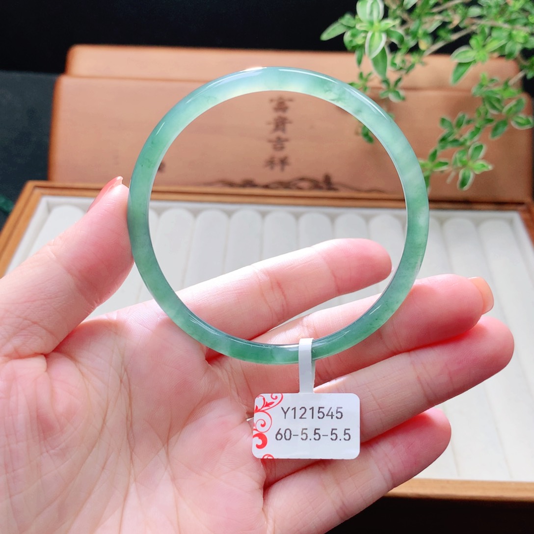 未镶嵌手镯（圆镯）翡翠