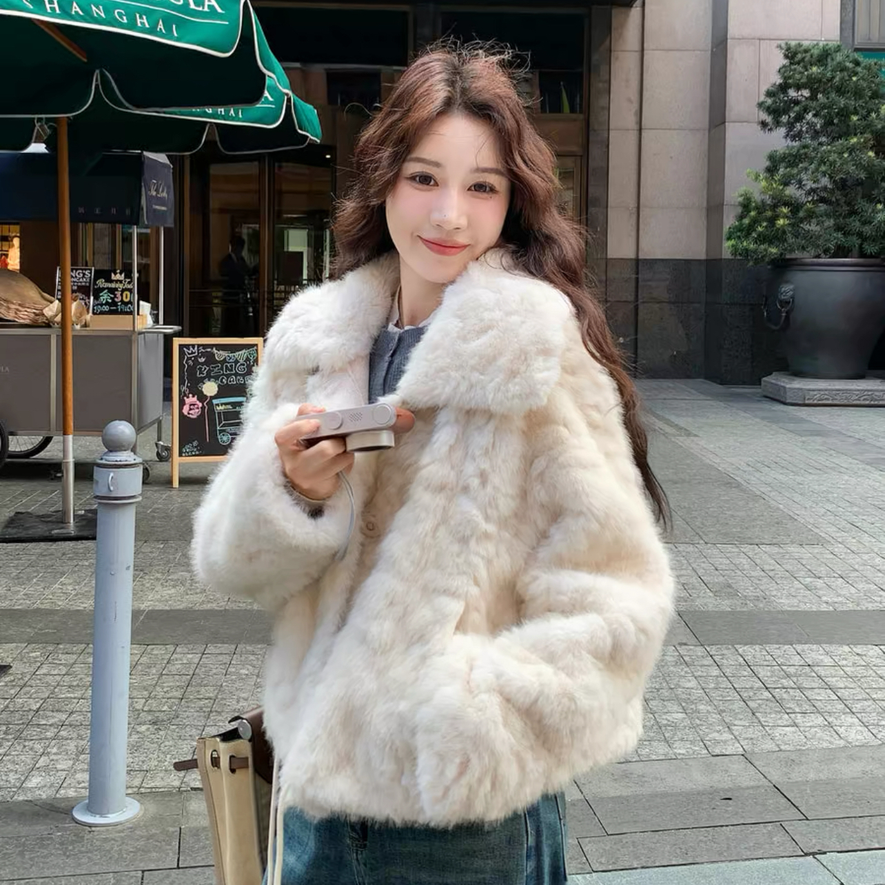 25新品环保小湖羊皮毛一体秋冬宽松千金风短款蝙蝠袖毛毛外套