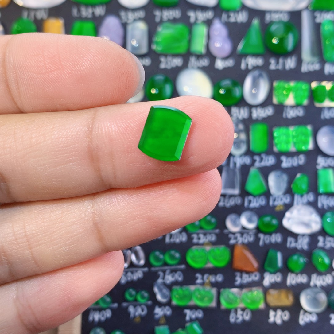 翡翠未镶嵌颈饰天然翡翠玉石马鞍