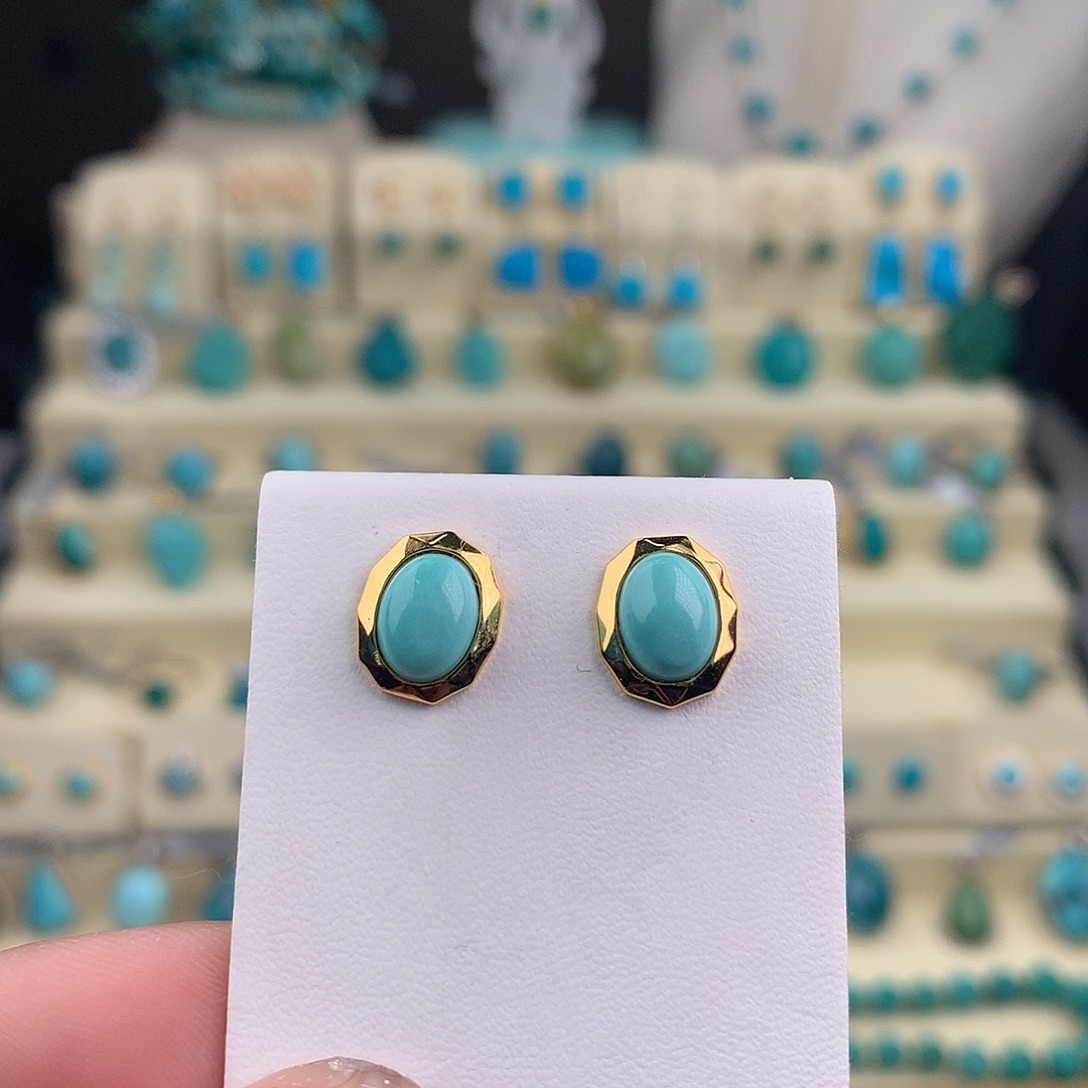 佳***泉绿松石未镶嵌耳饰