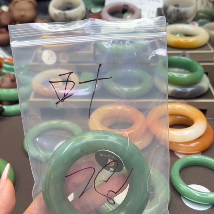 未镶嵌手镯石英岩玉五****鱼