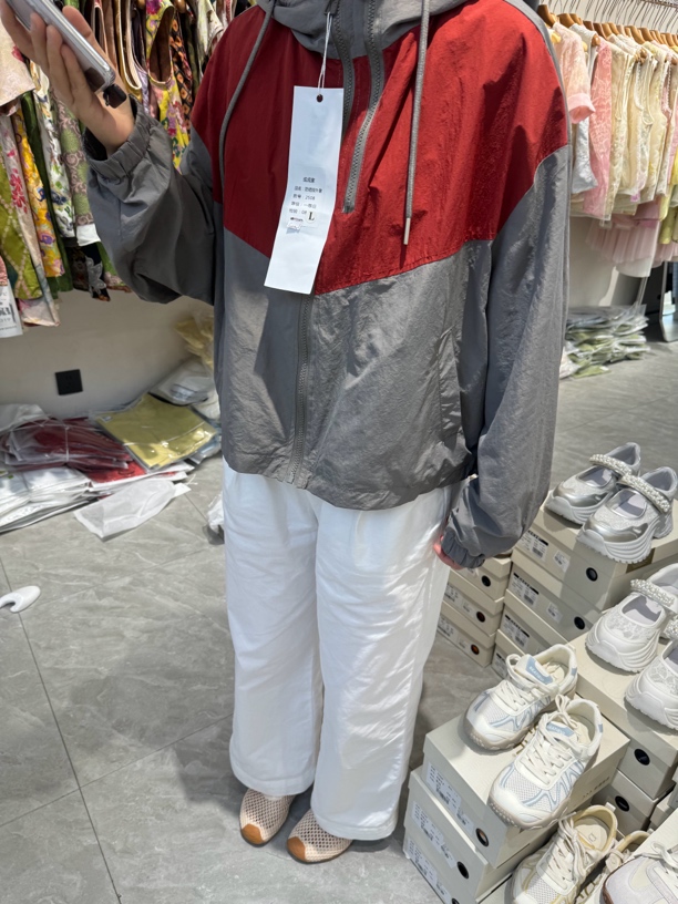 夏季新款撞色拼接时尚休闲连帽防晒外套灰红