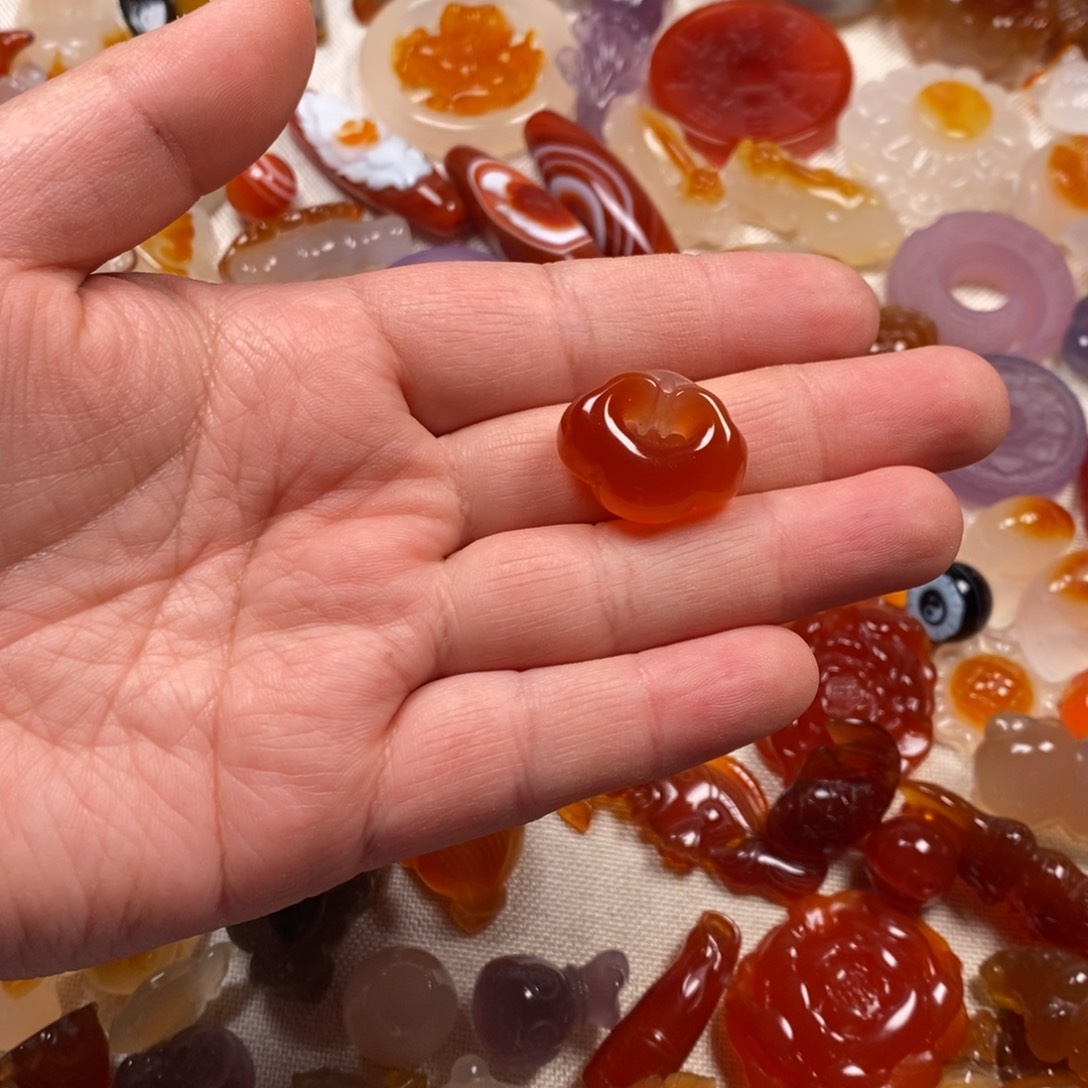 田***圆玛瑙/玉髓未镶嵌颈饰