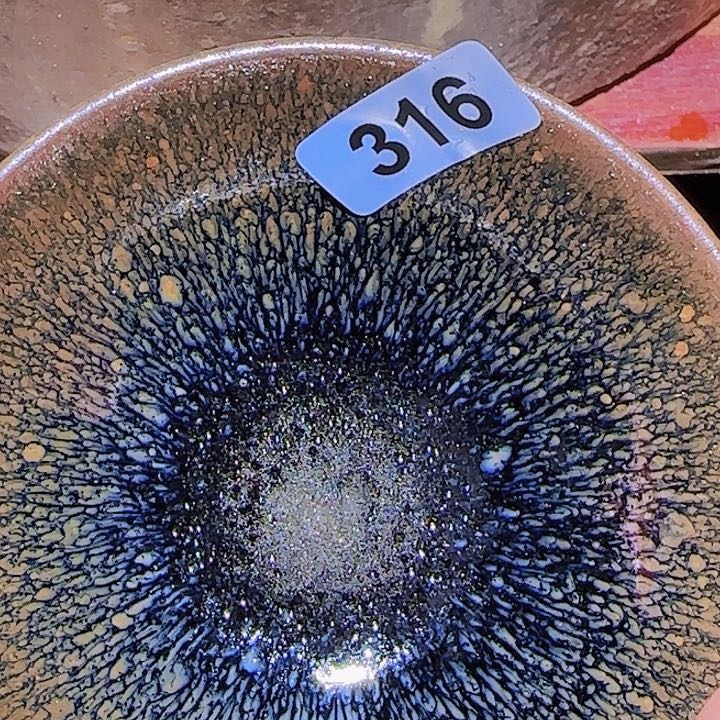 茶盏一起为爱拼了血红小红花