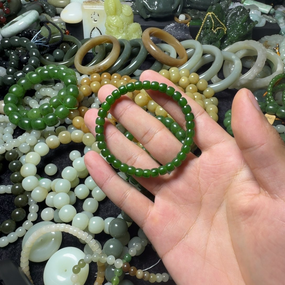 和田玉未镶嵌手串