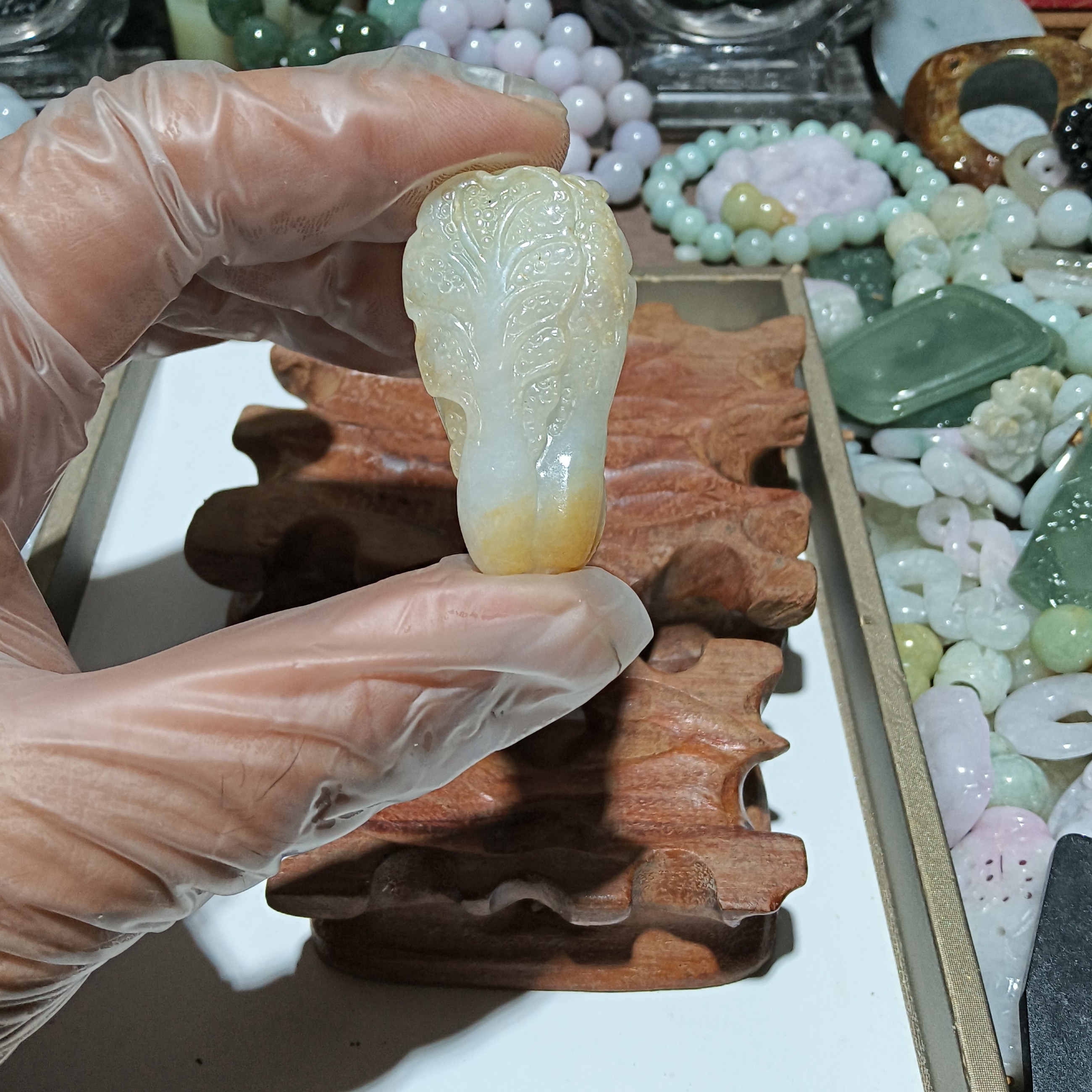 天然缅甸翡翠A货：金白菜25*46*11