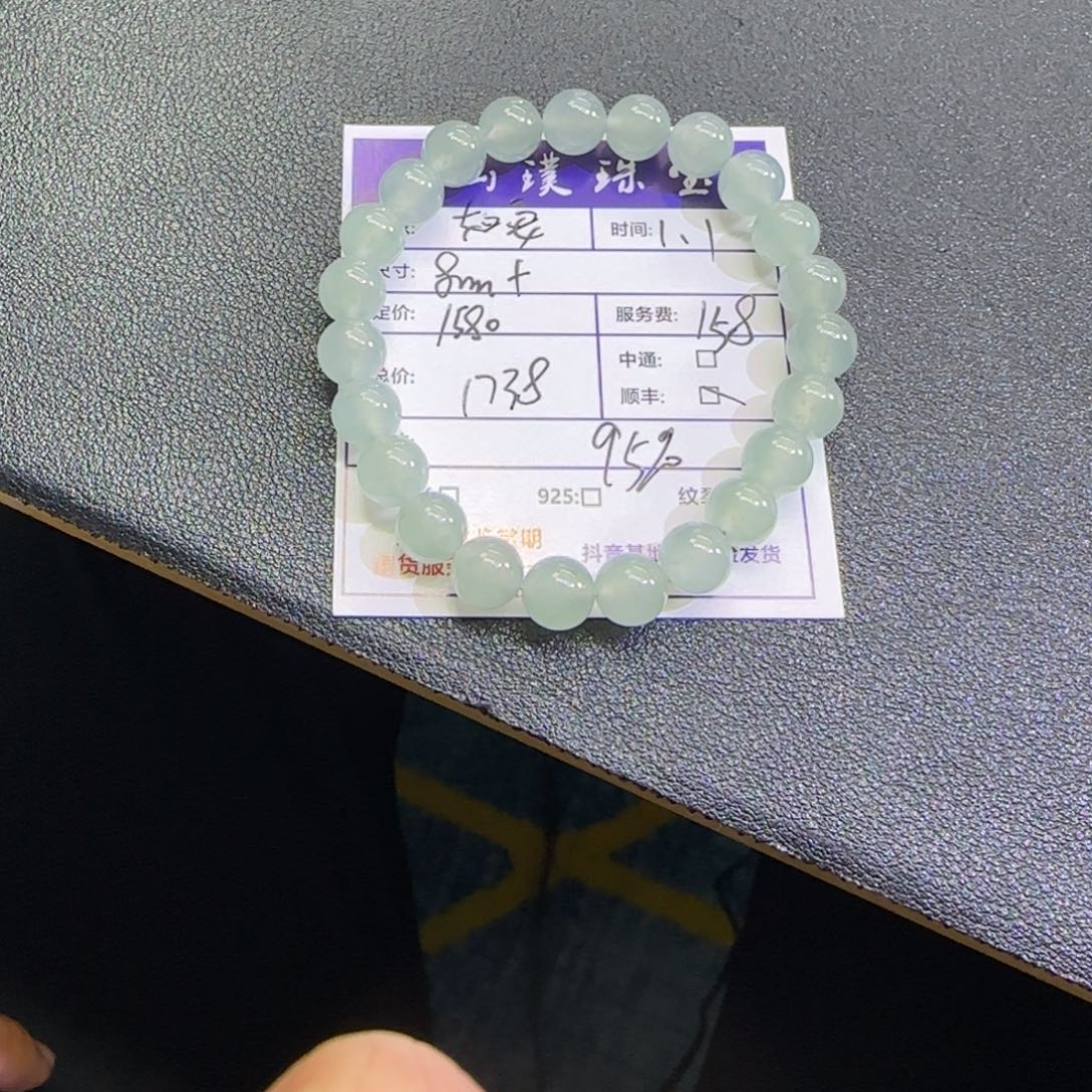 如***安翡翠未镶嵌颈饰串