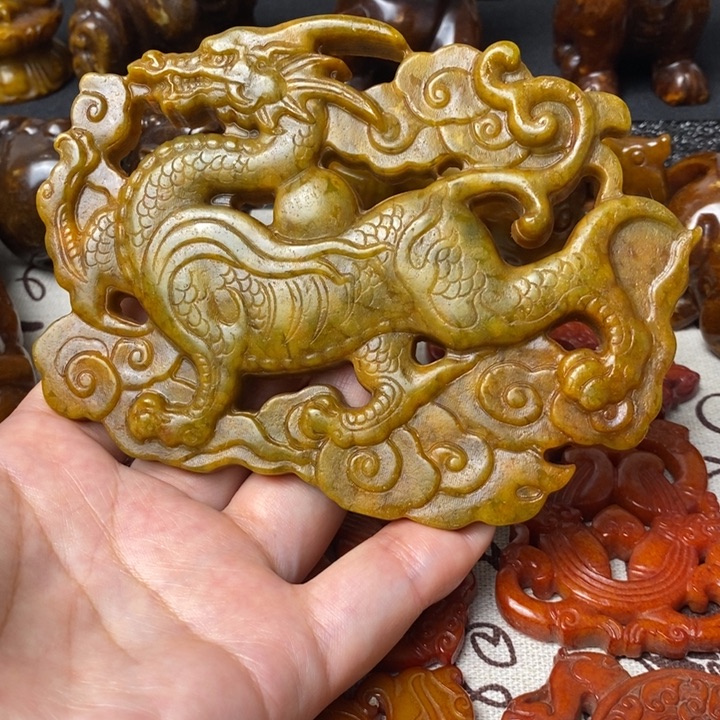 未镶嵌蛇纹石玉颈饰