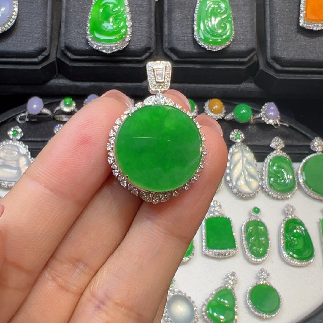 翡翠颈饰18K金镶嵌收到货48小时鉴赏期