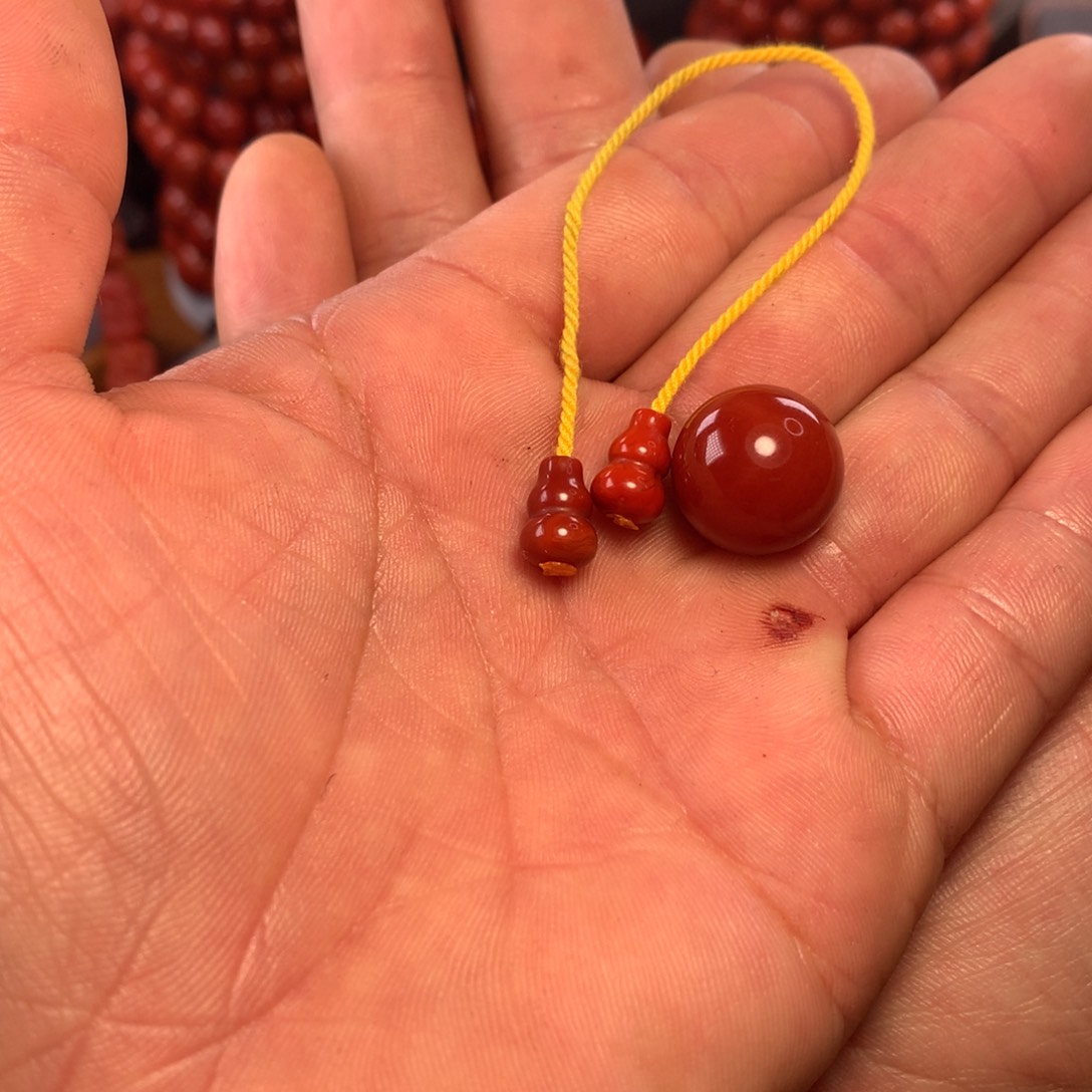 南红玛瑙配饰未镶嵌且*