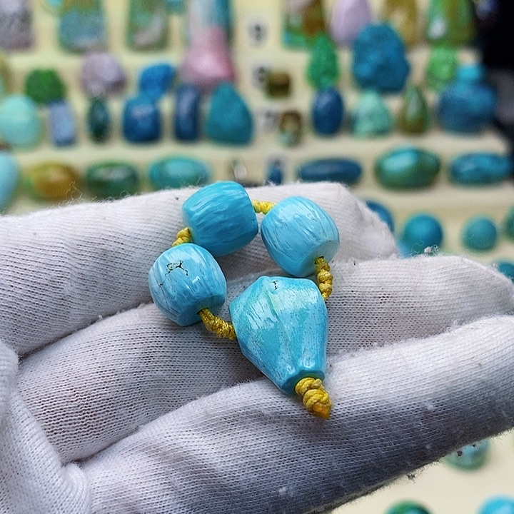 绿松石配饰未镶嵌