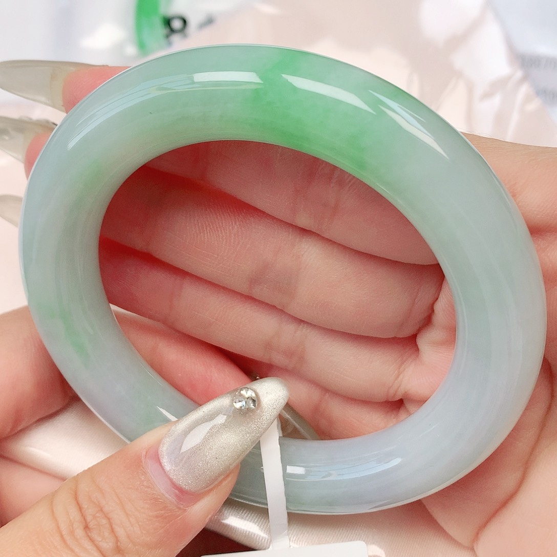 翡翠手镯未镶嵌抖音981