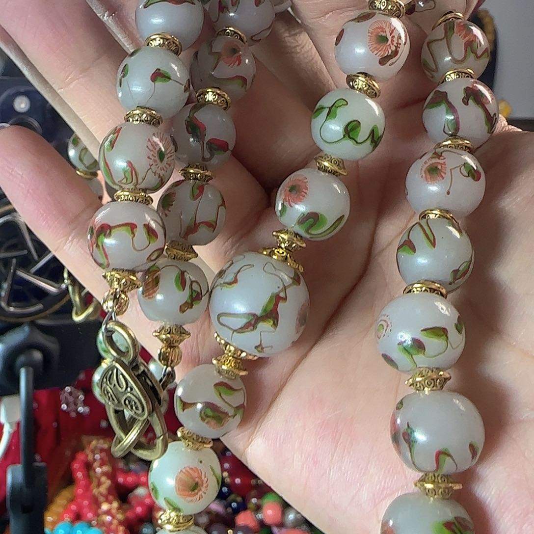 玻璃颈饰老琉璃的故事是一个人