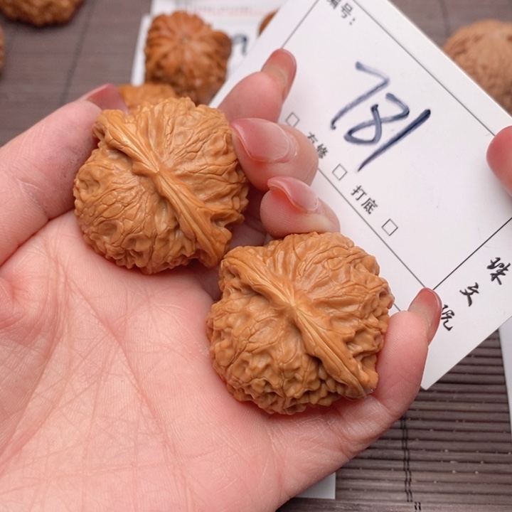 文玩核桃吊坠40宫灯781