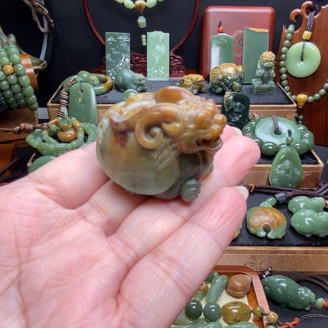 岫岩河磨玉（透闪石质玉）未镶嵌把件