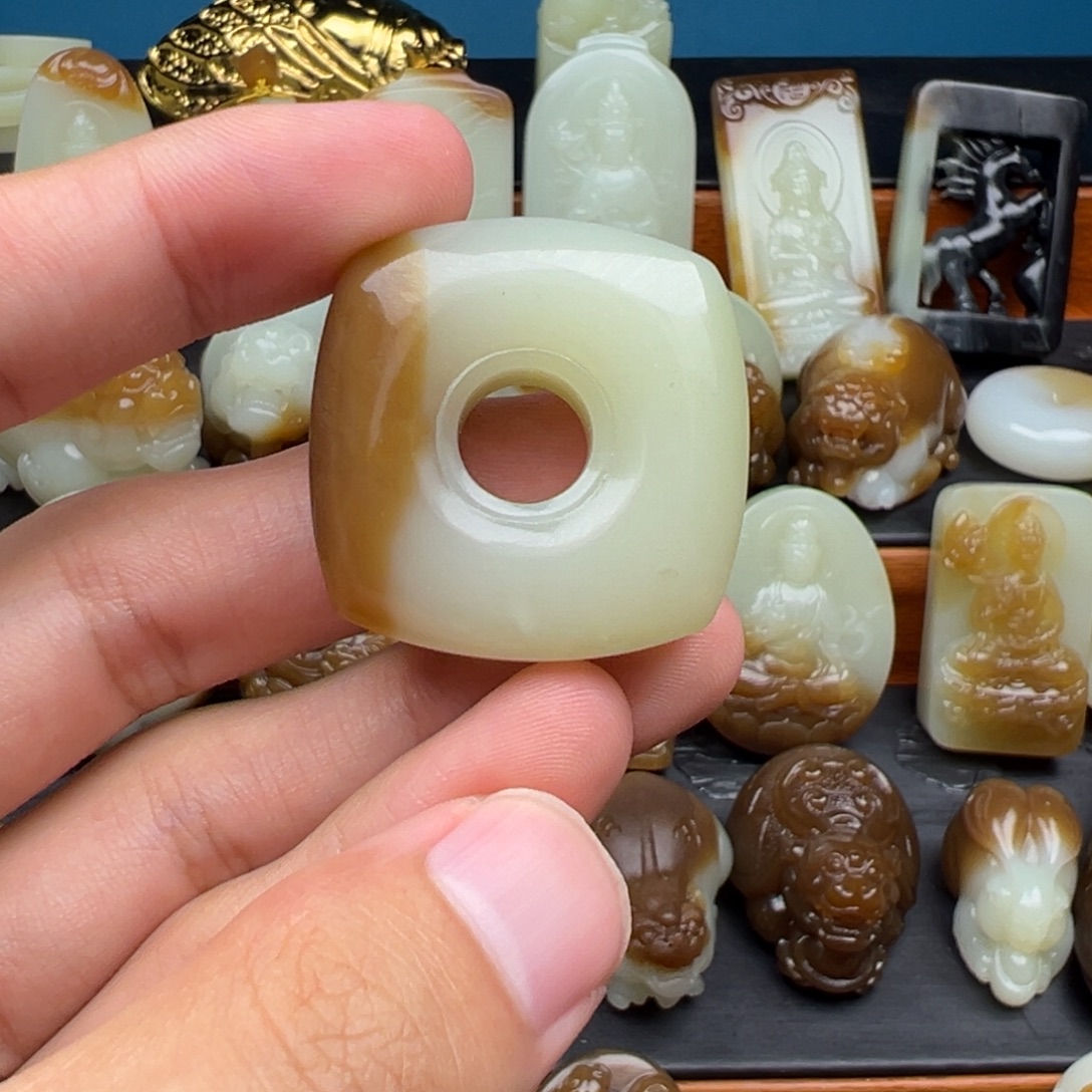 遇***在和田玉未镶嵌颈饰