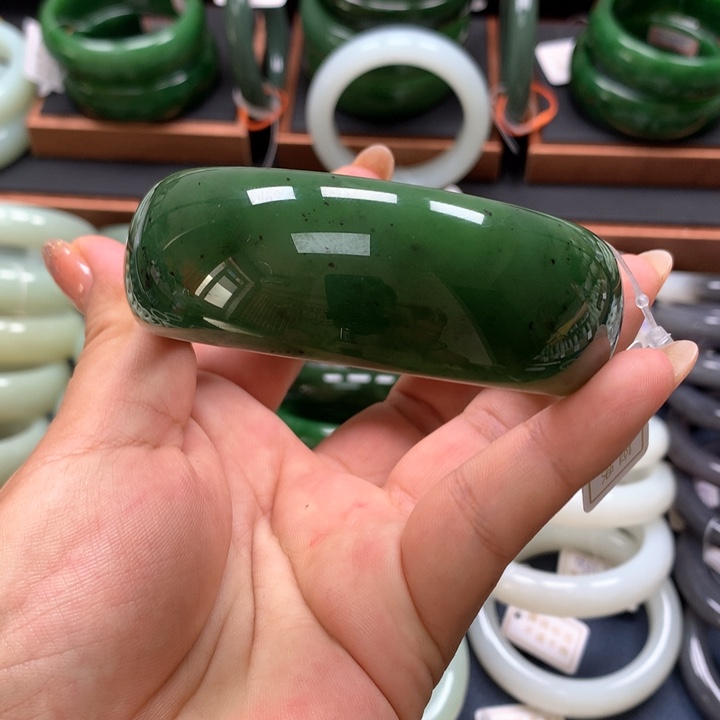 【闪购商品】未镶嵌手镯和田玉（碧玉）