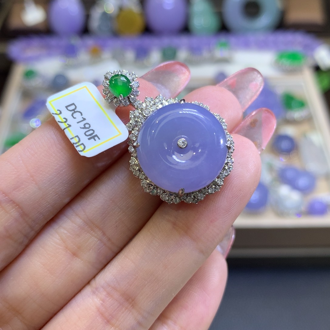 翡翠颈饰18K金镶嵌翡翠